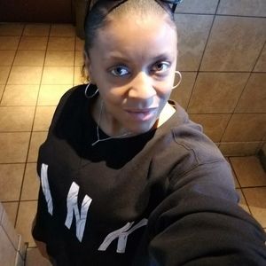 Meet your Posher, Neshia